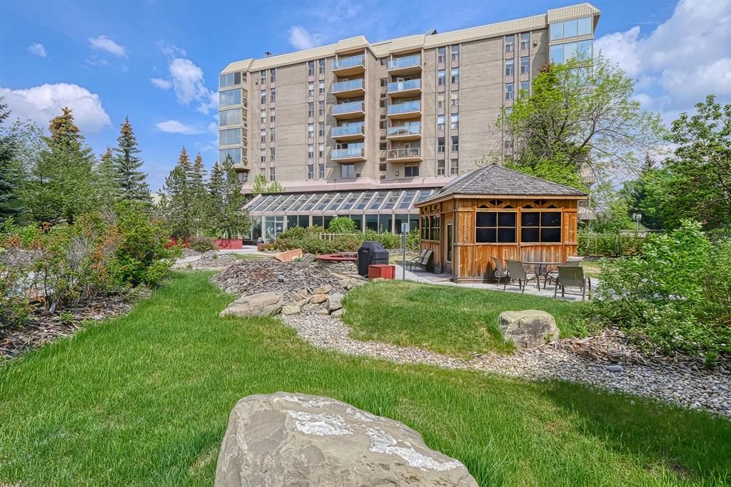 I have sold a property at 204 4555 Varsity LANE NW in Calgary
